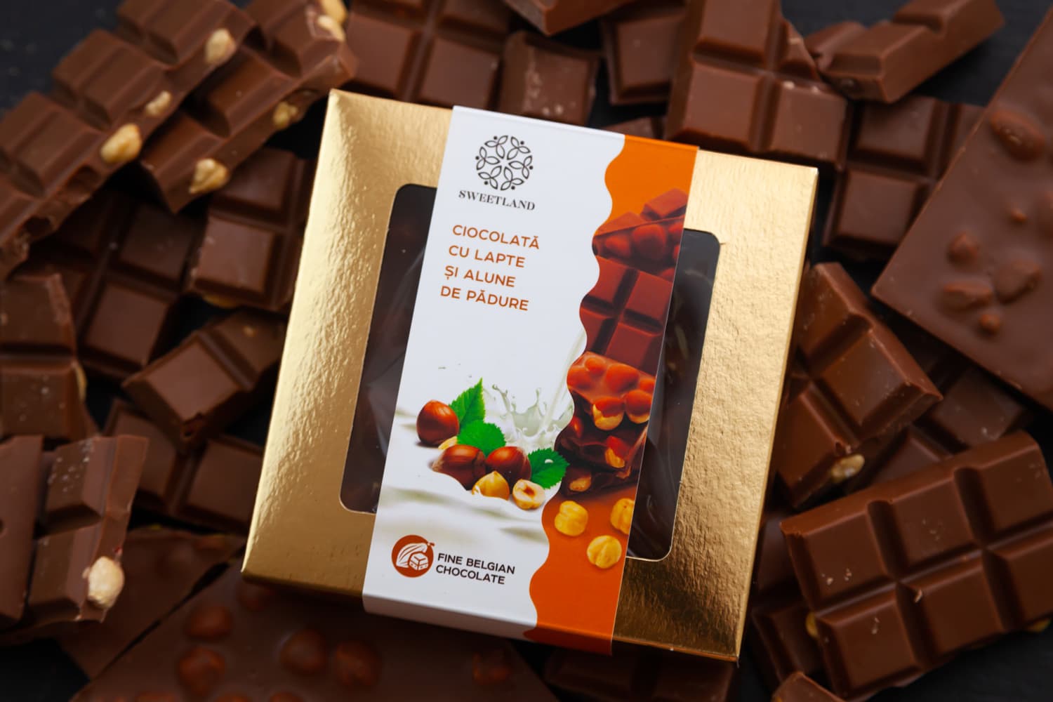 Ciocolată cu lapte și alune de pădure "SWEETLAND" 100g