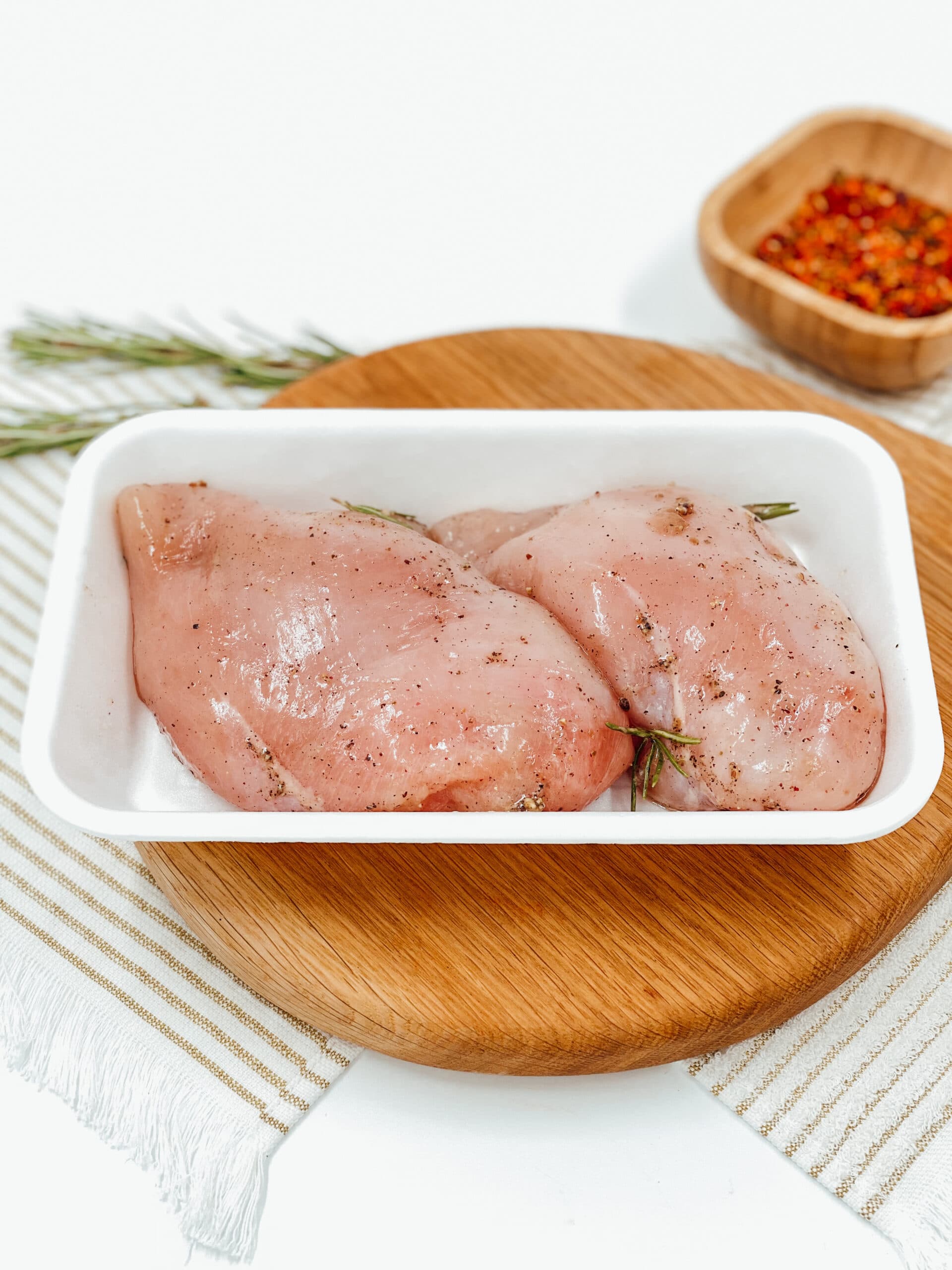 Piept de pui marinat "Cămara"